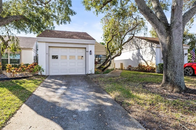 view of front facade with a garage and a front yard