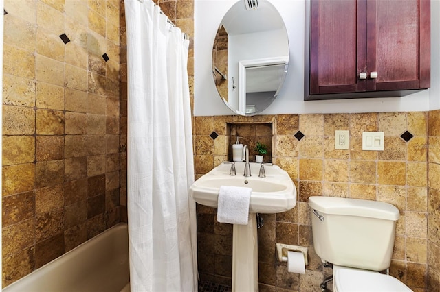 bathroom featuring tile walls, backsplash, shower / bath combination with curtain, and toilet