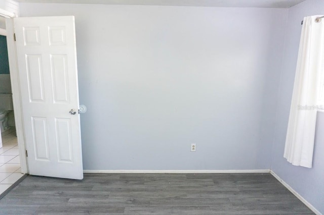 spare room featuring dark wood-type flooring