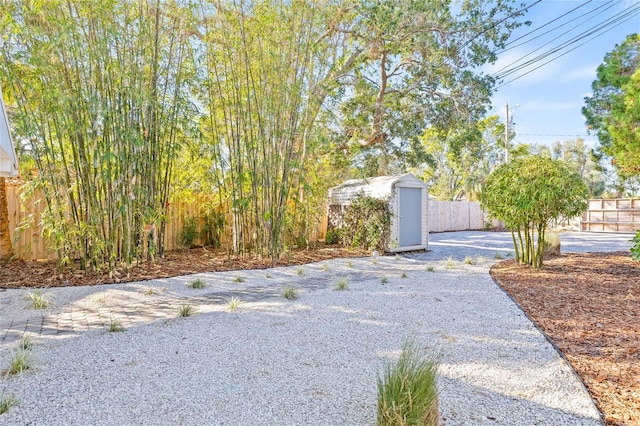 view of yard featuring a storage shed