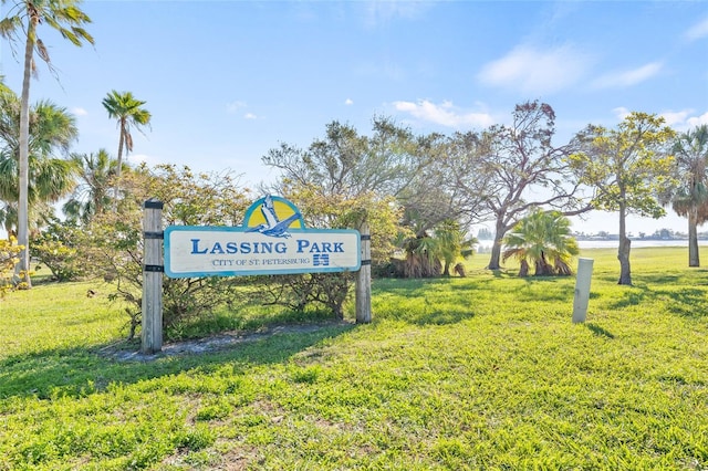 view of home's community featuring a yard