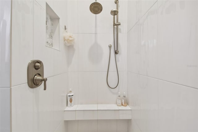 bathroom featuring tiled shower