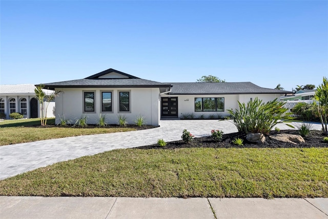 view of front of property with a front yard