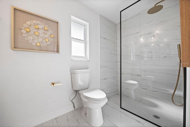 bathroom with toilet and tiled shower