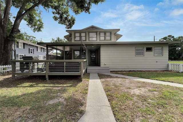 view of front facade with a front lawn