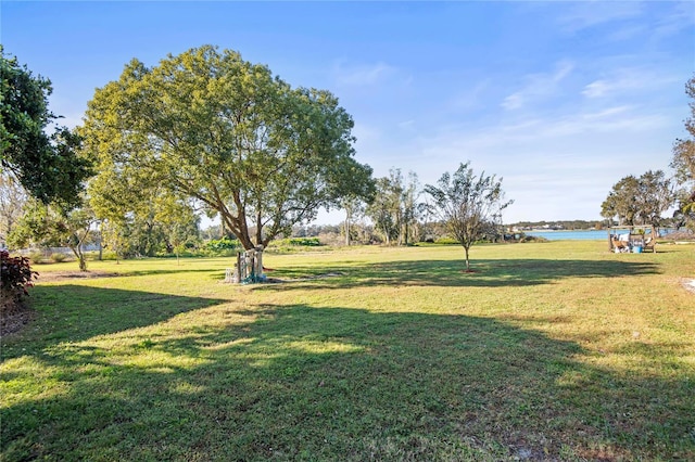 view of yard featuring a water view