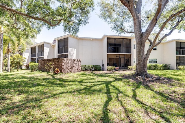 820 Patricia Ave Unit 207, Dunedin, FL 34698 - rear view of house with a sunroom and a yard
