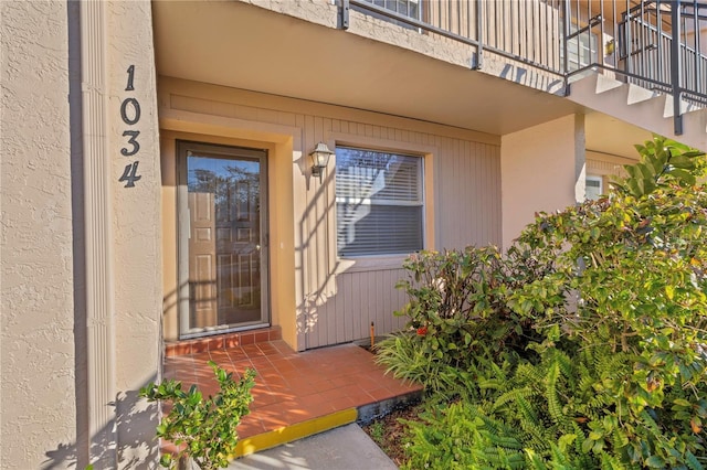 entrance to property featuring a patio area