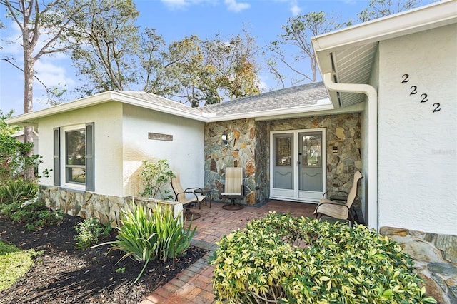 entrance to property featuring a patio area