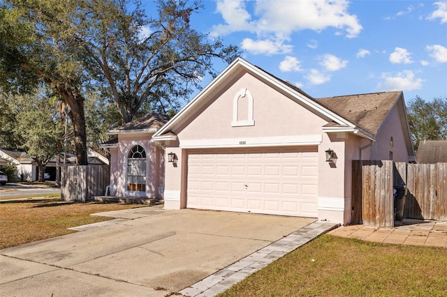 view of front facade featuring a garage and a front yard