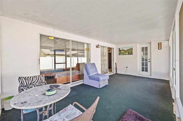 1202 Sawdust Ct, Valrico, FL 33596 - sunroom with outdoor dining area