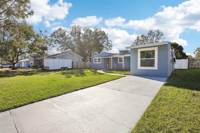 single story home featuring a front lawn