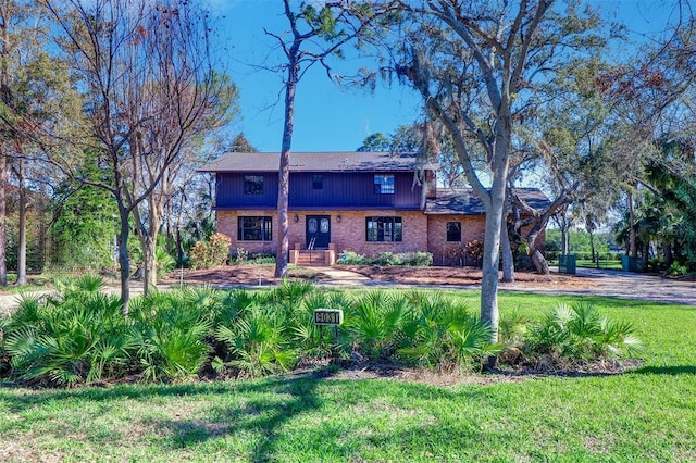 view of front facade with a front yard