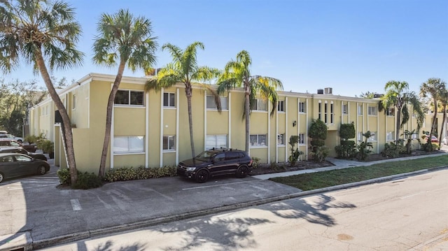 3206 W Azeele St Unit 100, Tampa, FL 33609 - view of property featuring uncovered parking