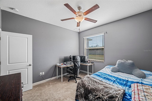 bedroom featuring ceiling fan, light carpet, and a textured ceiling