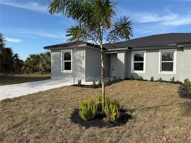 single story home featuring a front yard