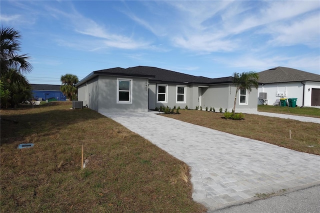 ranch-style house featuring central AC and a front lawn