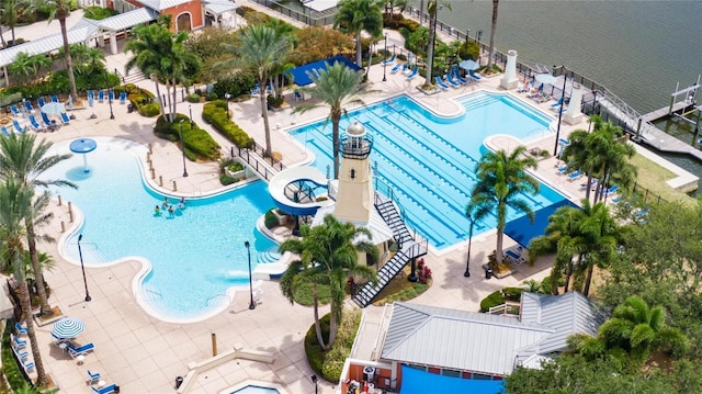 5713 Tybee Island Dr, Apollo Beach, FL 33572 - bird's eye view of a pool