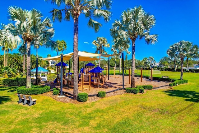 5713 Tybee Island Dr, Apollo Beach, FL 33572 - community playground with a yard