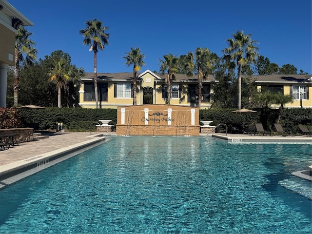 view of swimming pool