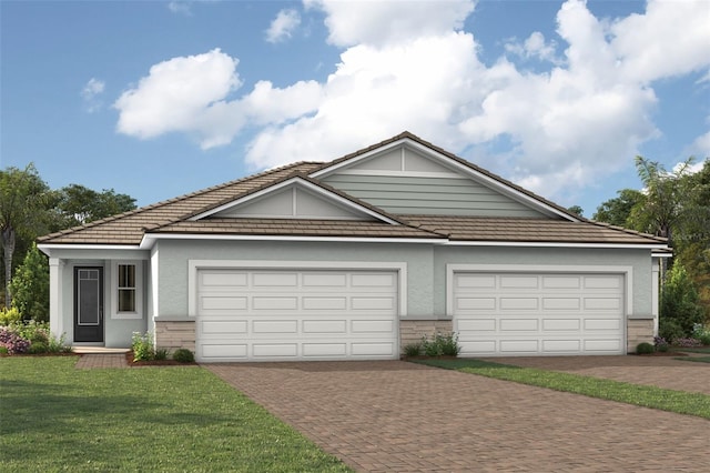 view of front of house featuring a garage and a front yard