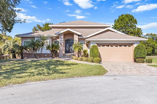 view of front of home featuring a front yard and a garage