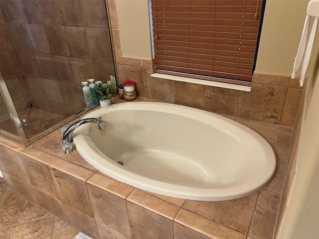 bathroom featuring tiled tub