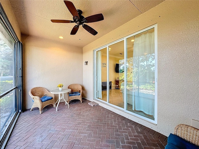 sunroom with ceiling fan