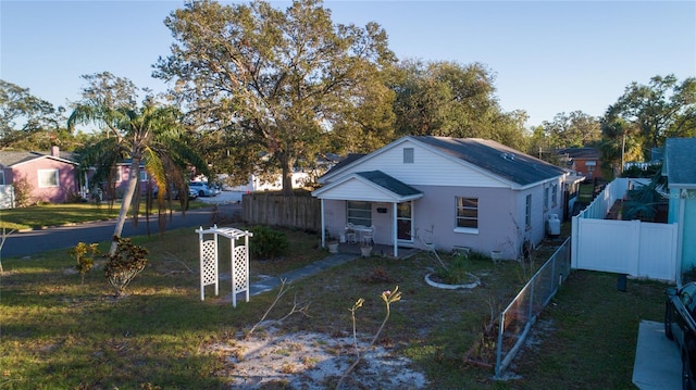 view of front of house with a front yard