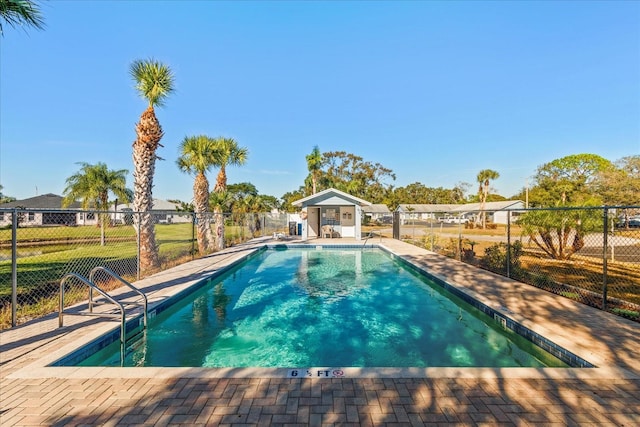 view of swimming pool