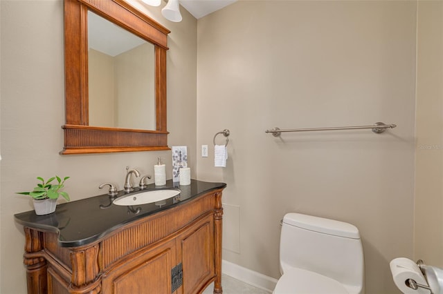 55 Harbor View Ln Unit 301, Belleair Bluffs, FL 33770 - half bathroom with toilet, vanity, and baseboards