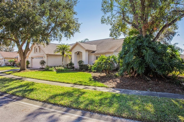 view of front facade featuring a front lawn and a garage