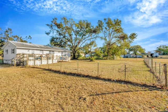 view of yard featuring a rural view