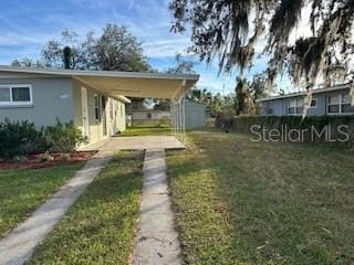 view of yard with a carport