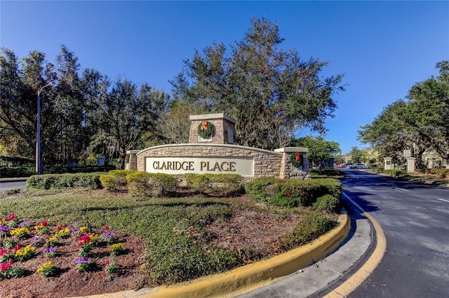 view of community / neighborhood sign