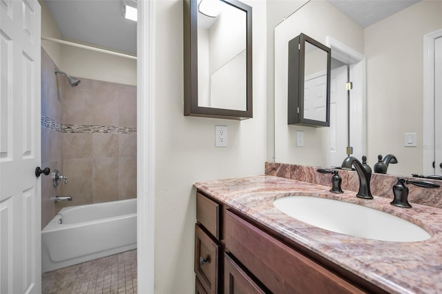 bathroom with vanity and tiled shower / bath