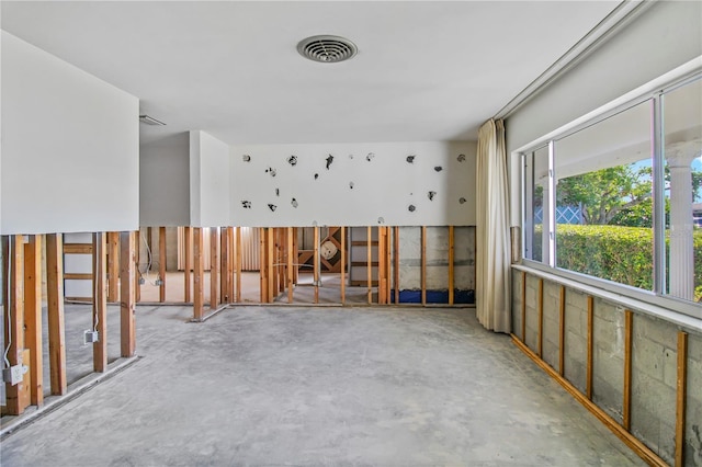 empty room featuring concrete floors