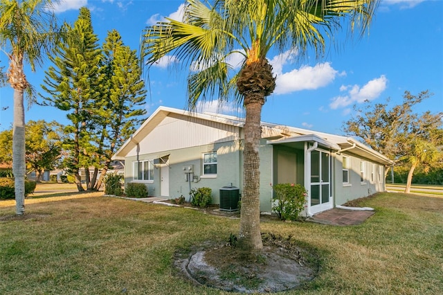 2232 Greenwich Dr Unit 56, Sun City Center, FL 33573 - view of side of home featuring cooling unit, a yard, and stucco siding