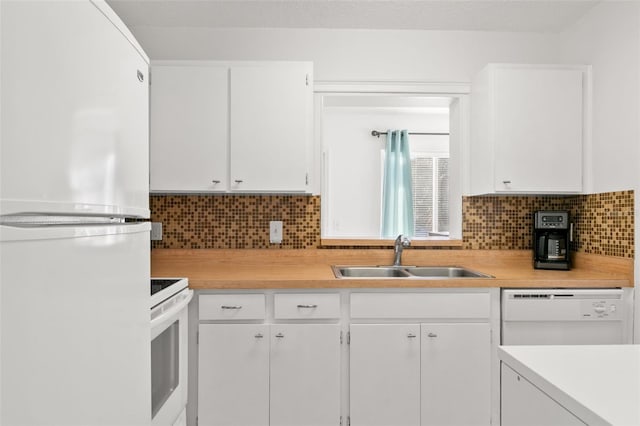 2232 Greenwich Dr Unit 56, Sun City Center, FL 33573 - kitchen with a sink, white appliances, backsplash, light countertops, and white cabinets