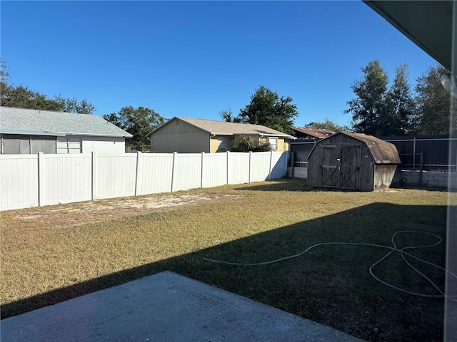 view of yard with a storage shed