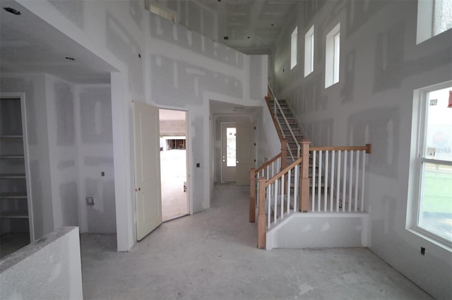 foyer entrance with concrete flooring