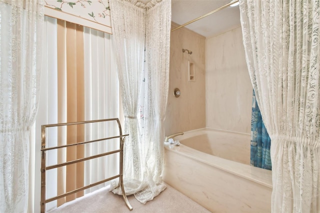 bathroom featuring shower / tub combo