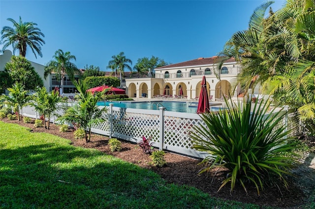 view of swimming pool with a lawn