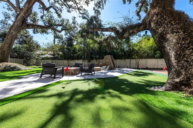 view of yard featuring a patio area