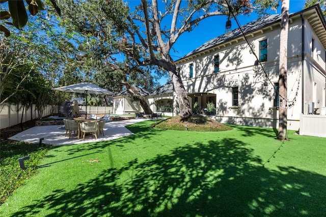 view of yard with a patio