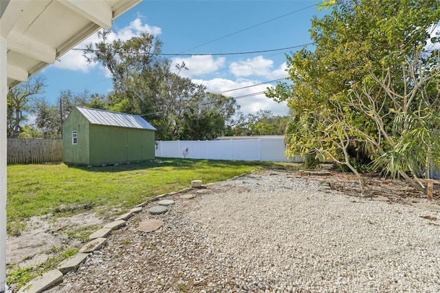 view of yard with a shed