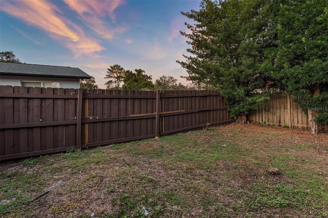 view of yard at dusk