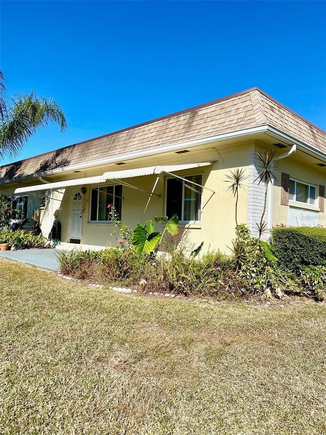 view of front of home with a front yard