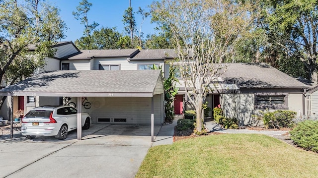 view of front of property featuring a carport and a front lawn