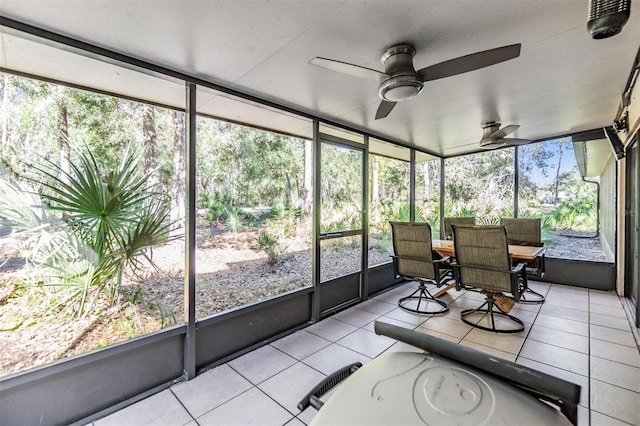 sunroom / solarium featuring ceiling fan